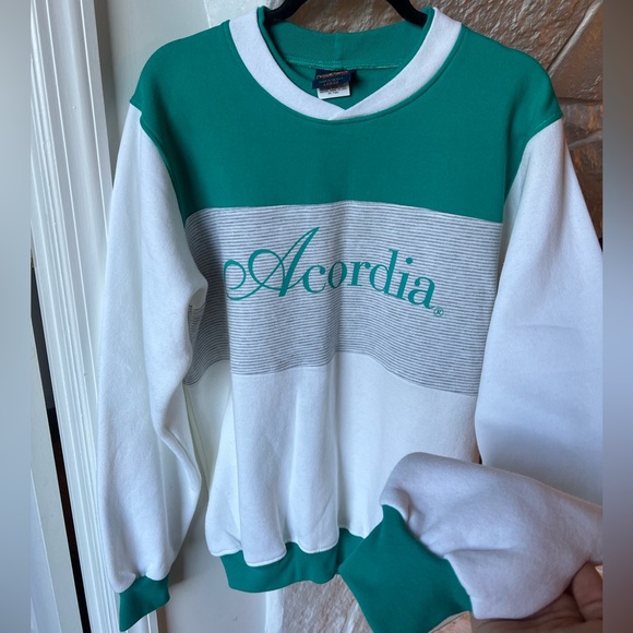 Vintage Tops - VINTAGE Hilton Active Apparel Acordia Crew Neck Sweatshirt Pullover Jumper
